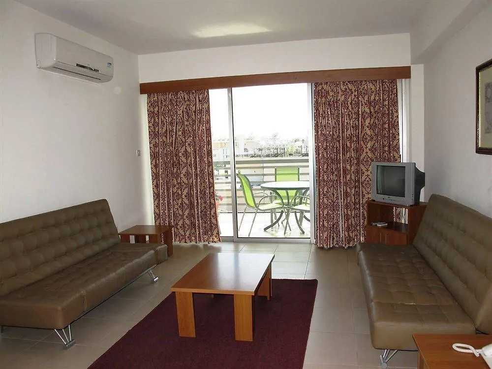 Eleonora Hotel Apartments Larnaca 2*,